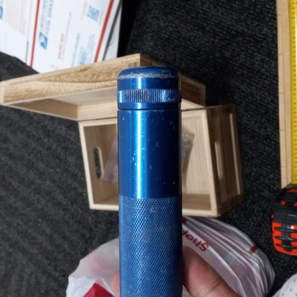 Mag lite flashlight 🔦 (just shy of 11 inches) - Picture 3 of 7